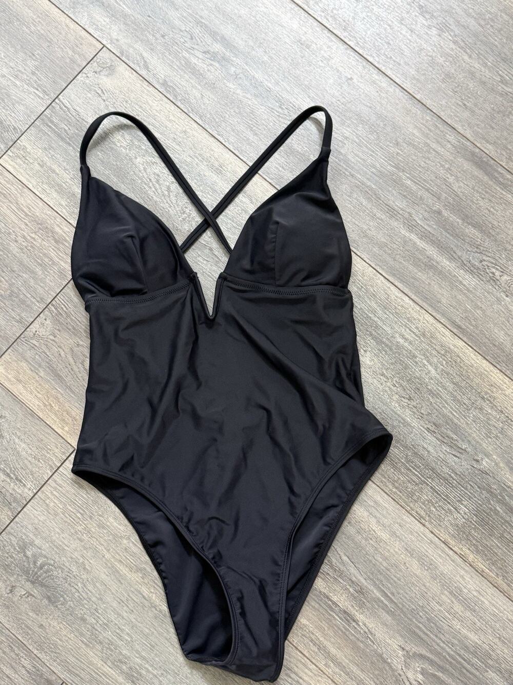 Cupshe One Piece Swimsuit Womens Size M Black V Neck Criss Cross Back New Beachy